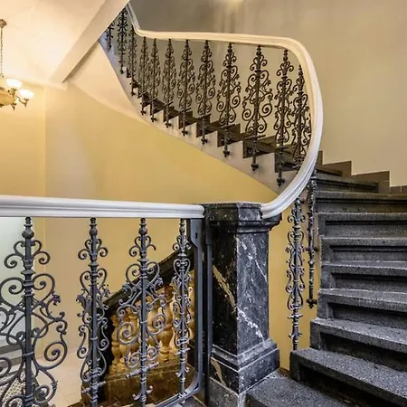 Апартаменты Modern Cozy In *