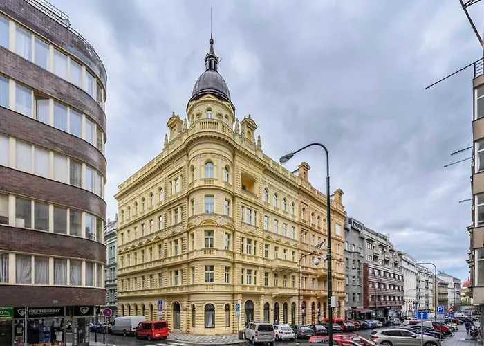 Modern Cozy In Daire Prag